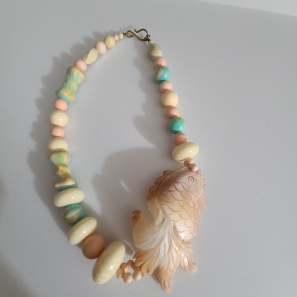 AMAZING Mop Goldfish Vintage Necklace Carved Shell Fish Beaded Estate Euc